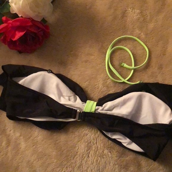 Ruffle Bandeau bikini top - Picture 3 of 4